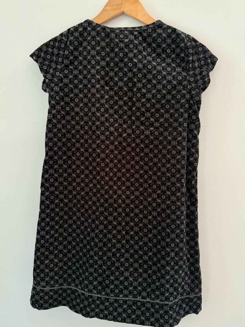Cherokee Black Printed velvet Cap-Sleeve dress - Picture 2 of 7